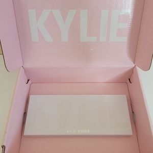 Kylie Cosmetics Burgundy Eyeshadow Palette